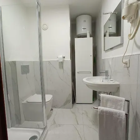 Relais Campanile Adelaide * Florencia